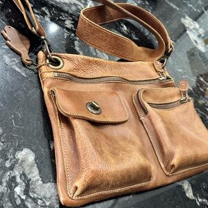 Roots Village Tribe / Tan Leather Crossbody Bag
